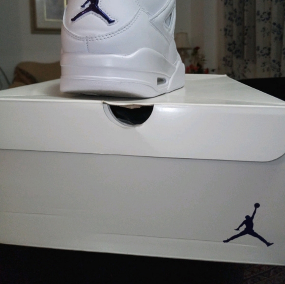 Jordan 4 Retro Metallic Purple - Picture 5 of 6